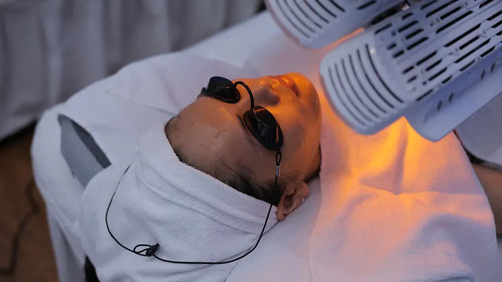 Ánh sáng sinh học phục hồi làm dịu làm da