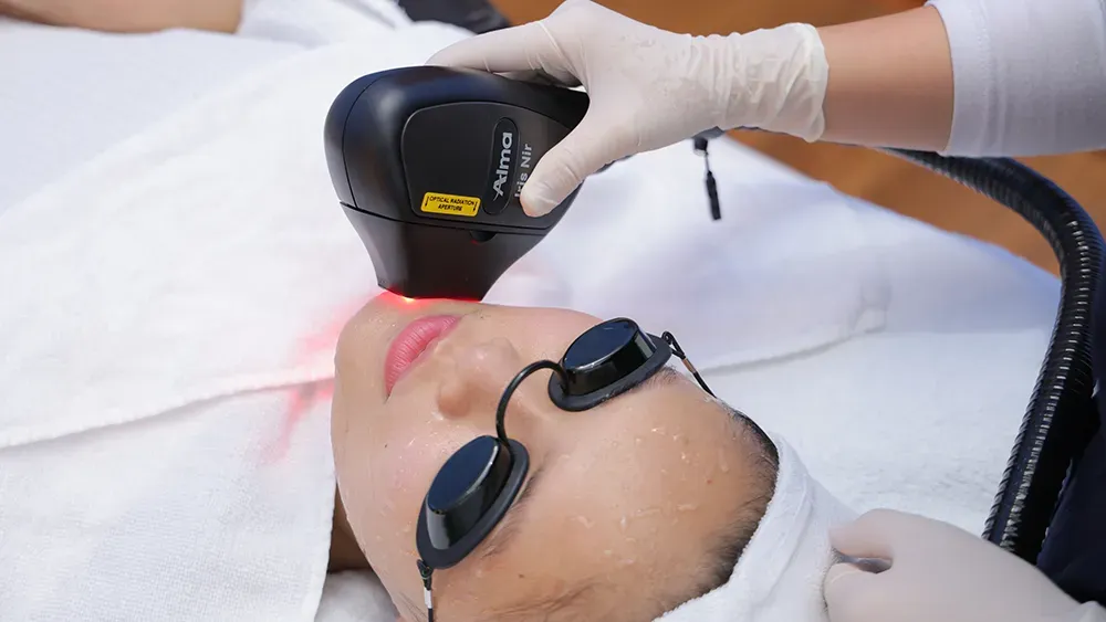 Công nghệ AFT NIR truyền nhiệt ấm sâu và ổn định vào lớp trung bì.