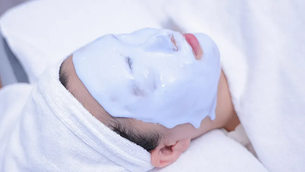 Đắp mask cool làm dịu da giúp giảm đỏ